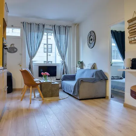 Boutique Center 3 Min Walk , Free Parking