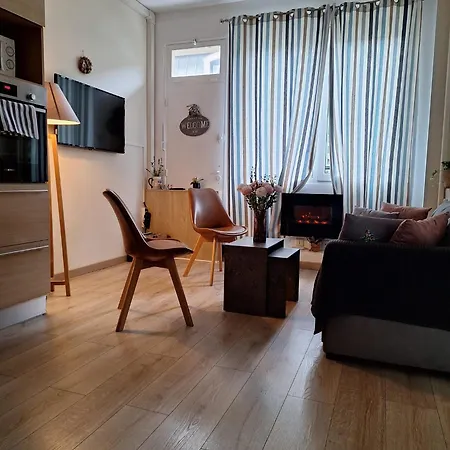 Boutique Center 3 Min Walk , Free Parking *