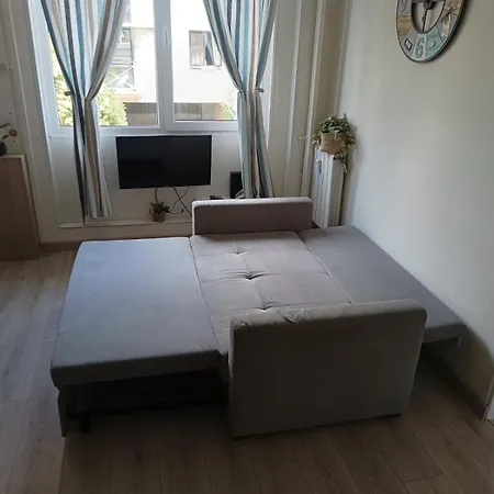 Boutique Center 3 Min Walk , Free Parking *